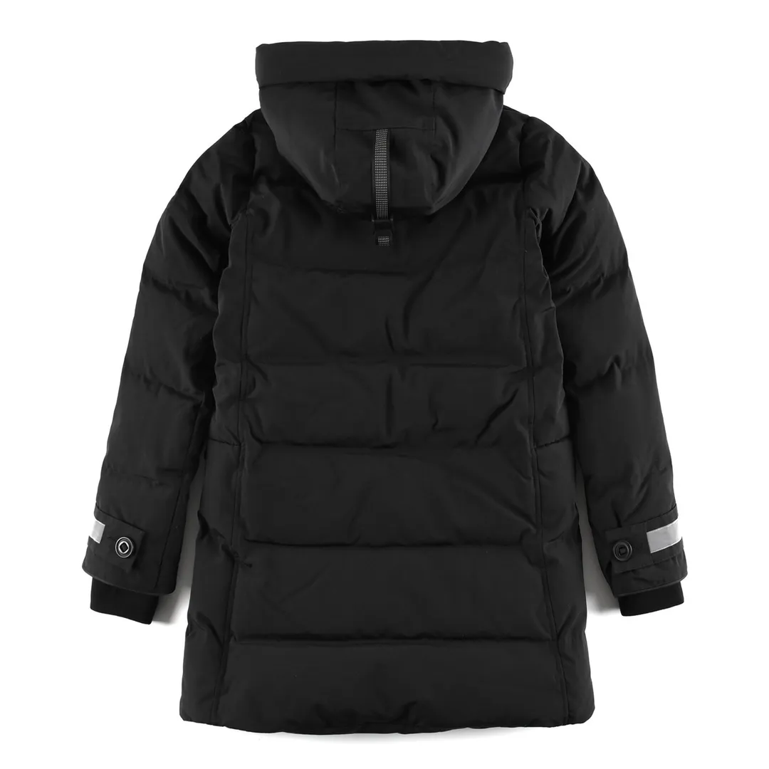 P880 High-end CANADA. GOOSE/Canada Goose Merritt mid-length women's parka down jacket. The top original replica version refers to the highest version currently in China (there is no one). The products produced by S factory must be high-quality (feel free to compare, if there are better products than mine, you can buy the clothes for free) 1⃣️Top replica: Made of 18-count polyester-cotton blended fabric imported from South Korea (genuine synchronous fabric), national standard 90 white duck down, top original goose analysis We use custom-dyed embroidery thread to truly achieve a 100% reproduction of the trademark, ensuring that the embroidery thread is exactly the same as ZP, with zero color difference and full map letters, and 100% true to version reproduction! (We can guarantee that no one in our industry is more attentive and professional than us!) Analysis 3 (fabric): As we all know, the Canada Goose ZP fabric in previous years was a 21-count polyester-cotton washed, calendered and brushed fabric that was relatively hard. Last year and this year, dozens of authentic products purchased were all made of 18-count pure cotton fabrics, and we finally decided to use 18-count polyester cotton! (ZP synchronized fabric) Analysis 4 (Accessories): Domestic exclusive version of Velcro, one to one Y-shaped double hook original Velcro, YKK zipper, exclusive original workmanship of washed threaded down jacket!